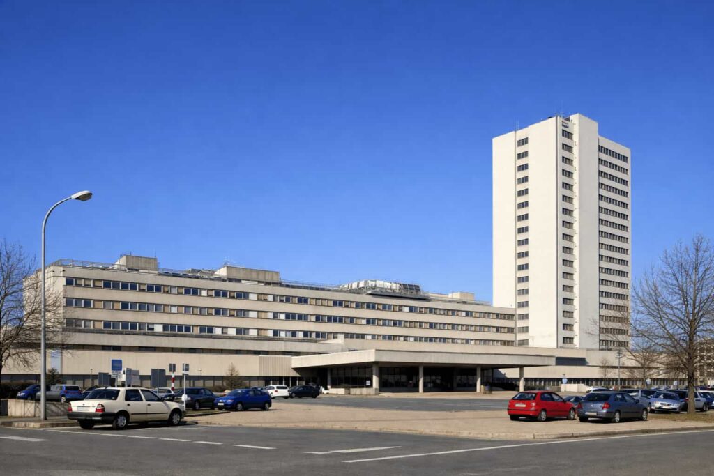 Bâtiment hospitalier utilisé comme exemple de patrimoine à gérer dans bimwiq DATA